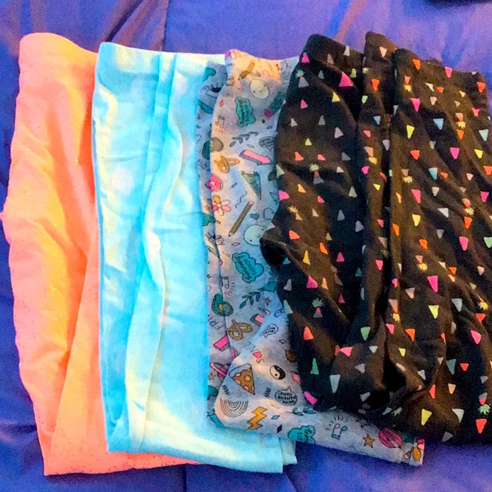 7 pairs of leggings(sold separately if you want )